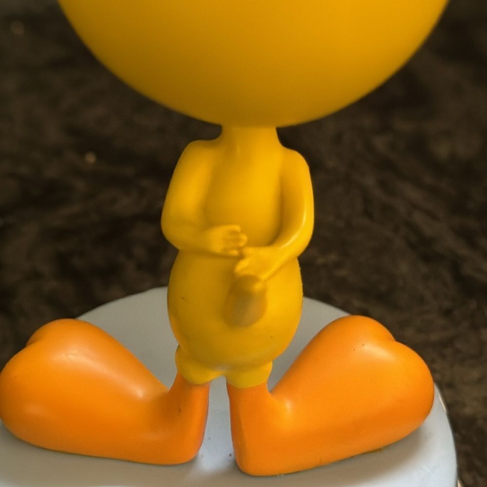 Warner Brothers TWEETY BIRD BOBBLE HEAD - Picture 5 of 6
